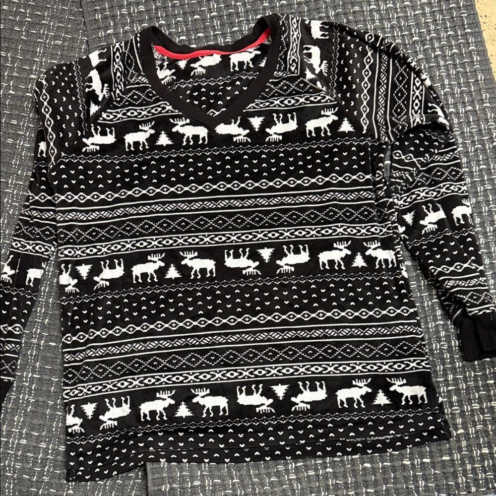 Cozy Black & White Moose Pattern V-Neck Pajama Top